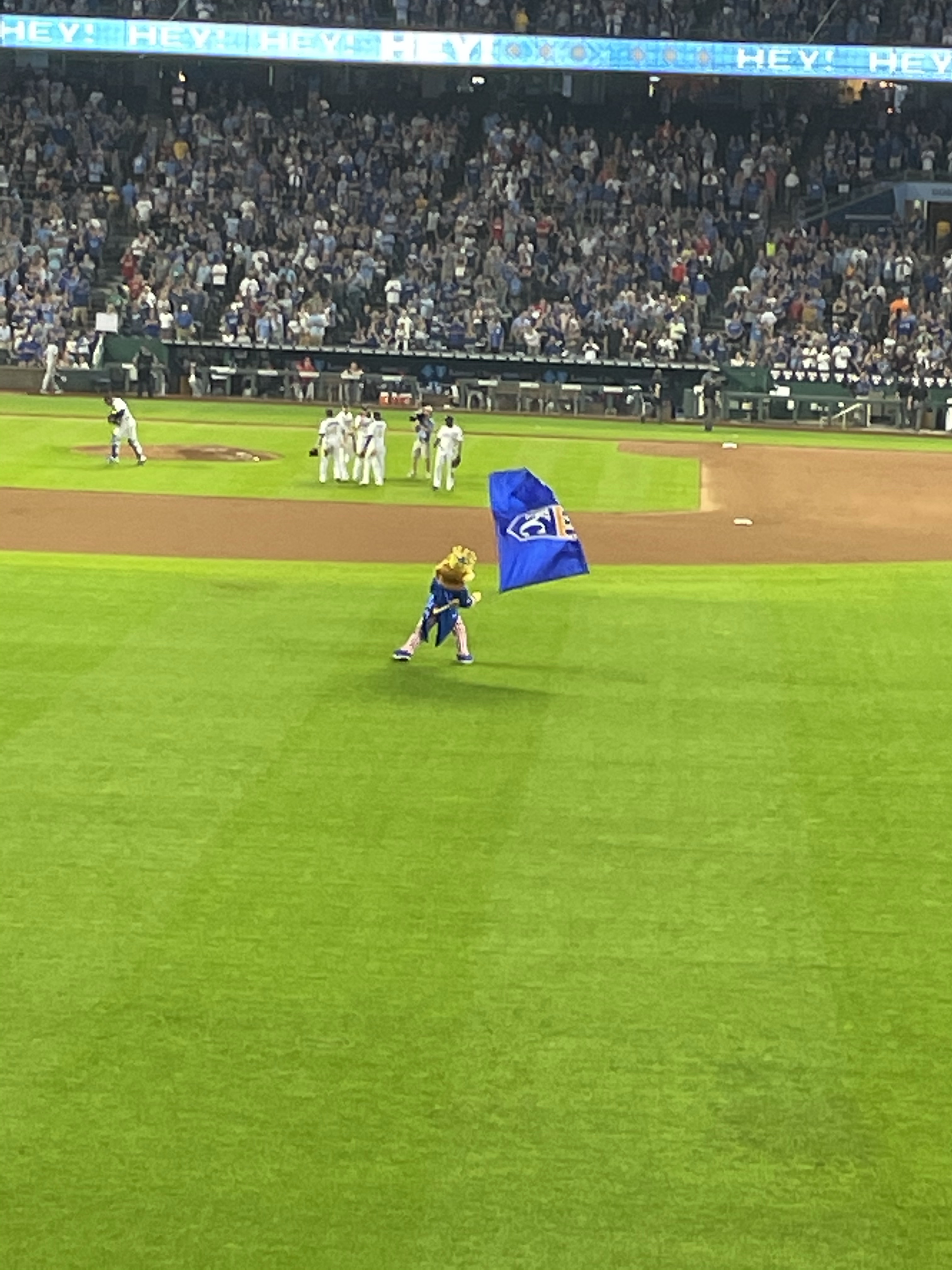 The Royals drop extended series to the Guardians